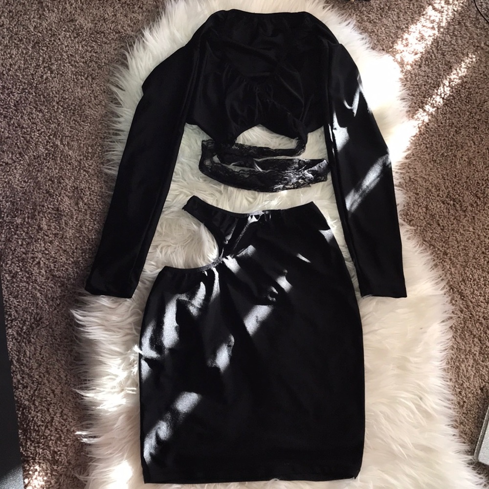 Black top w. lace wrap around & cut out hip skirt
